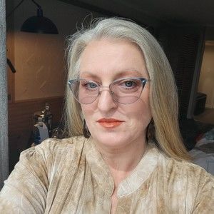 Meet your Posher, Dena